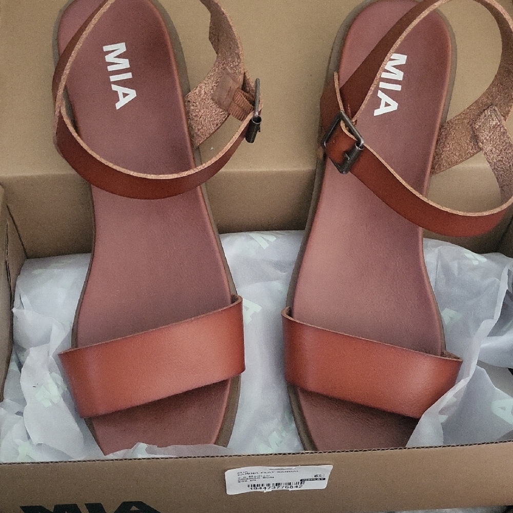 MIA Tan Sandals Sleek Minimalist Design